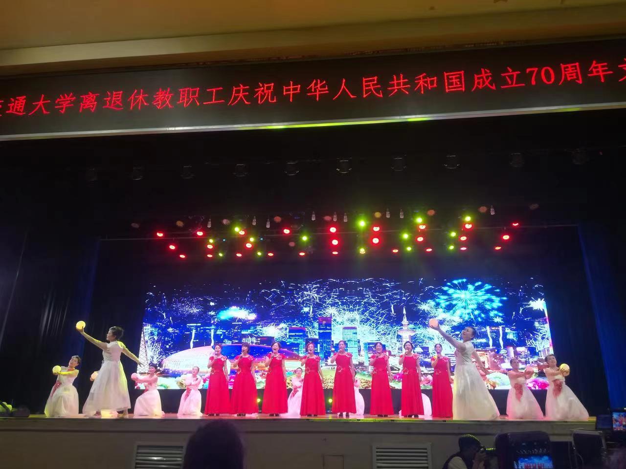 参加学校文艺汇演