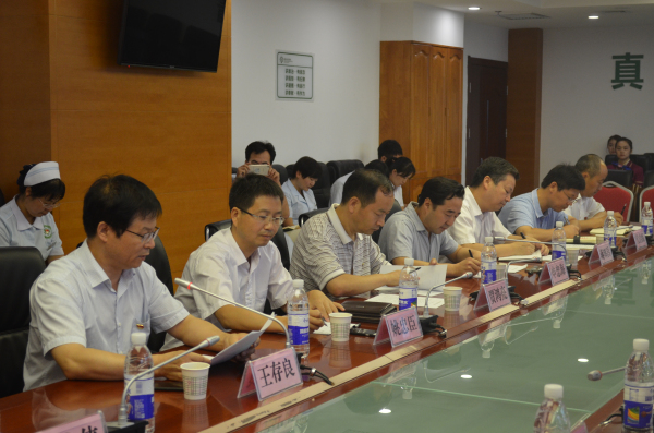 参加调研的杨凌管委会及医院领导.jpg