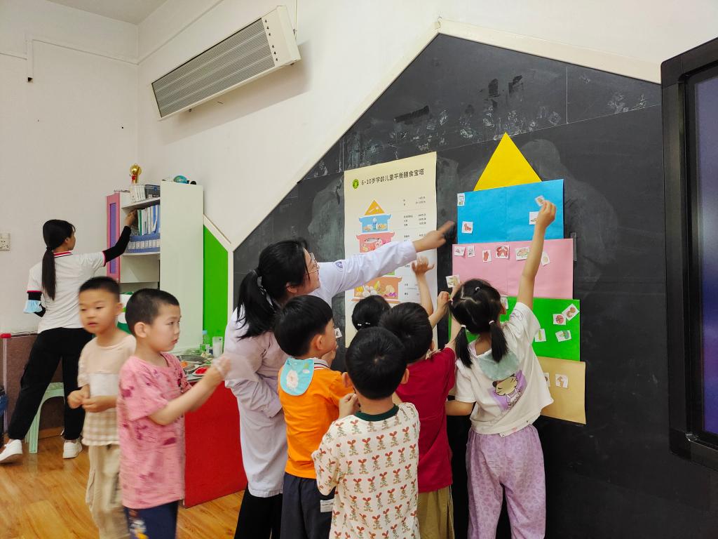 临床营养科走进未央一幼.jpg