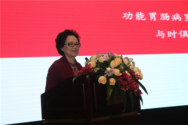 5.罗金燕教授做学术报告.jpg