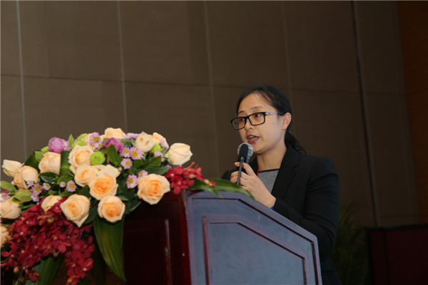 12.中山大学附属第一医院肖英莲教授做学术报告.jpg