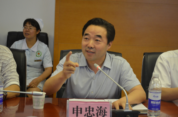 政府副秘书长主持调研会.jpg
