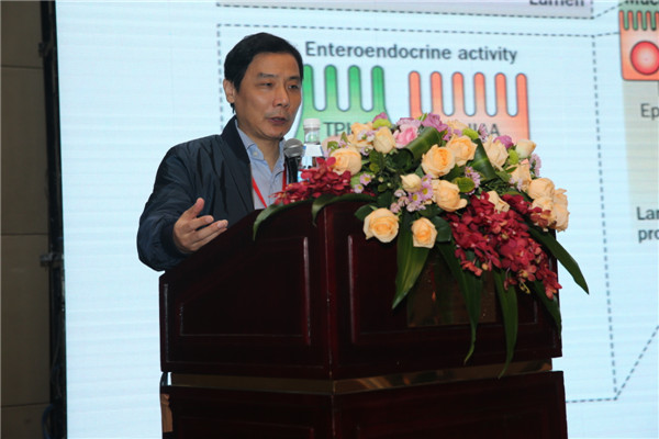 8.华中科技大学同济医学院附属协和医院侯晓华教授做学术报告.jpg