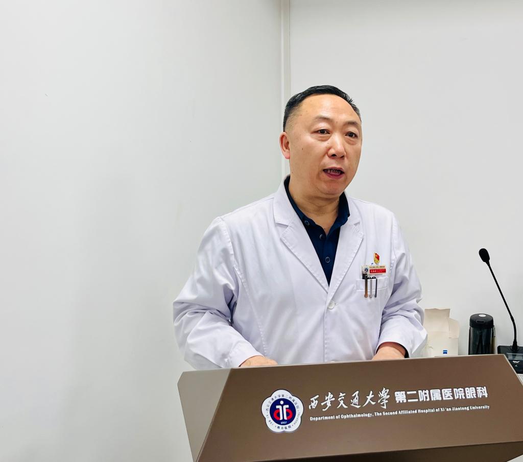 袁海峰书记做活动总结.jpg