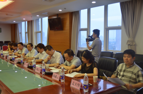 参加调研的学校及我院领导.jpg